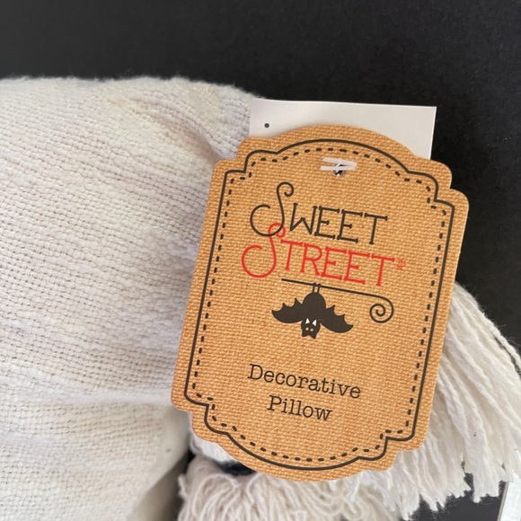 NEW LAST ONE Halloween Ghost Viral White Three Ghost 👻 Tassel Pillow Rachel Zoe - Picture 9 of 10